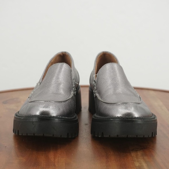 Caslon Womens Millany Loafers Lug Sole Chunky Silver Leather Slip On 6.5 M - Picture 3 of 9
